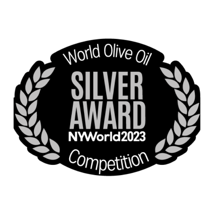 Medalla de plata 2023 en el World Olive Oil Competition (NYWorld) por calidad en aceite de oliva.